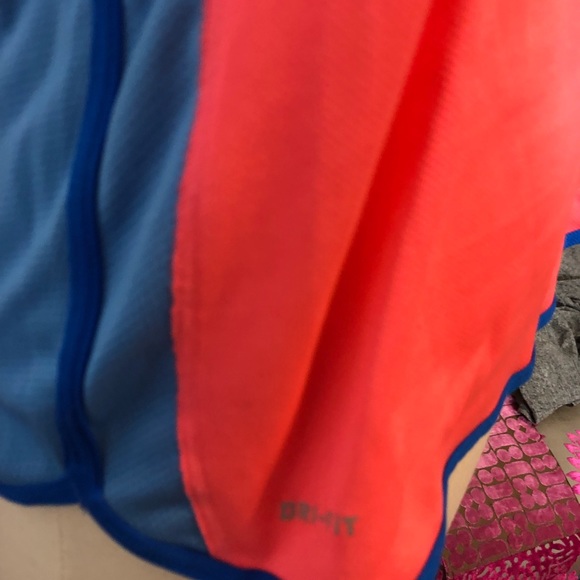 Nike Coral and Blue Tank - Picture 5 of 5